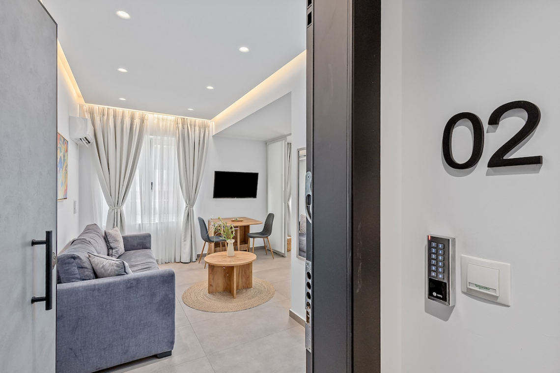 Theatrou Apts in the Heart of Athens! (Apt.2)