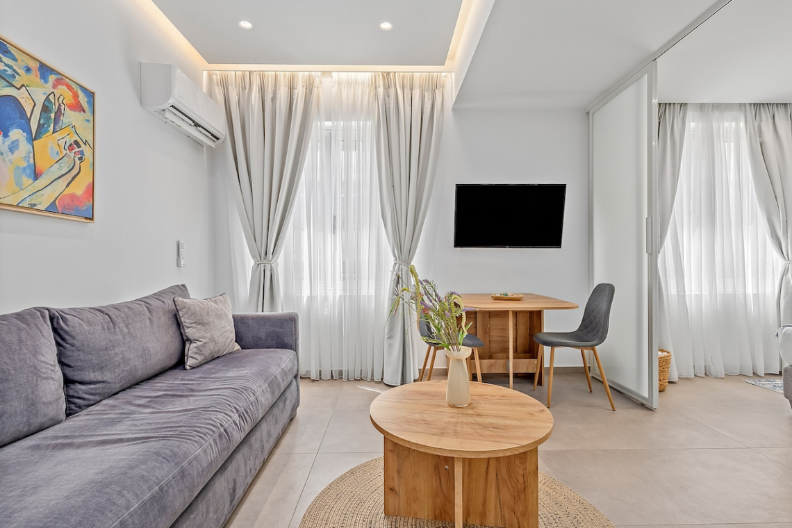 Theatrou Apts in the Heart of Athens! (Apt.2)