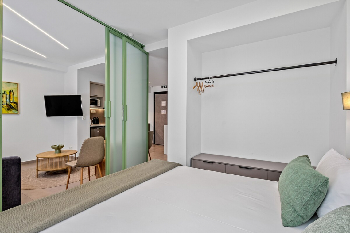 Theatrou Apts in the Heart of Athens! (Apt.4)