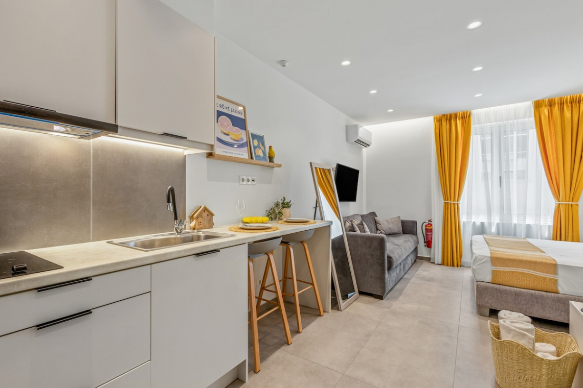 Theatrou Apts in the Heart of Athens! (Apt.6)