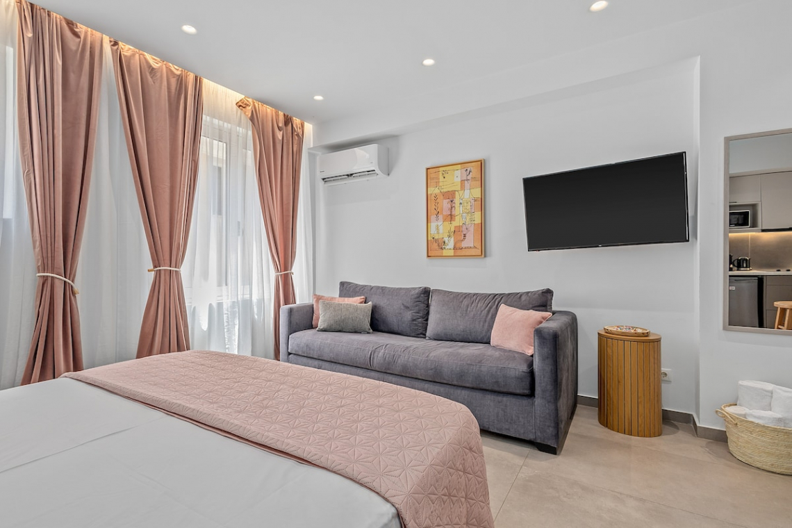 Theatrou Apts in the Heart of Athens! (Apt.7)