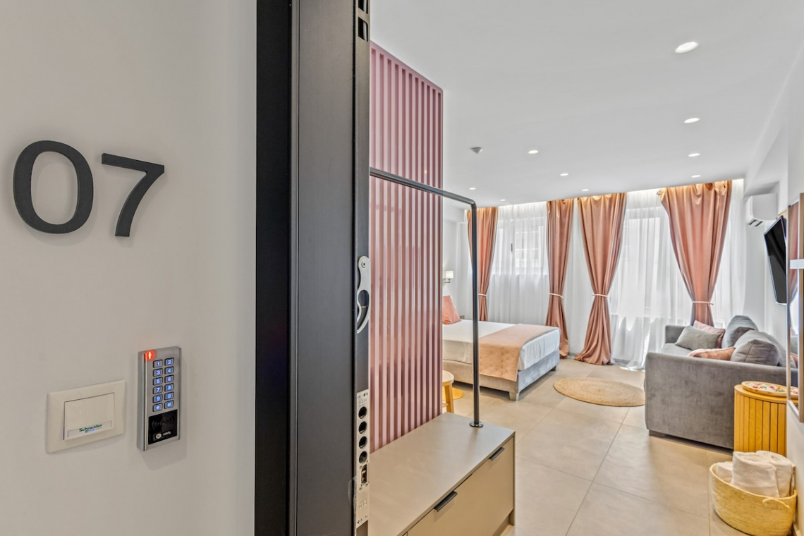 Theatrou Apts in the Heart of Athens! (Apt.7)