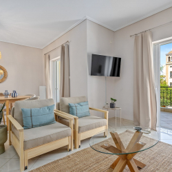 Chalkida Elegant Apartment for 8, 3 min from beach