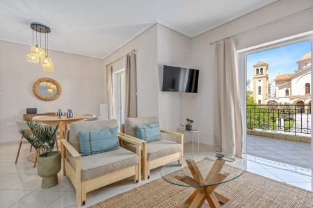Chalkida Elegant Apartment for 8, 3 min from beach