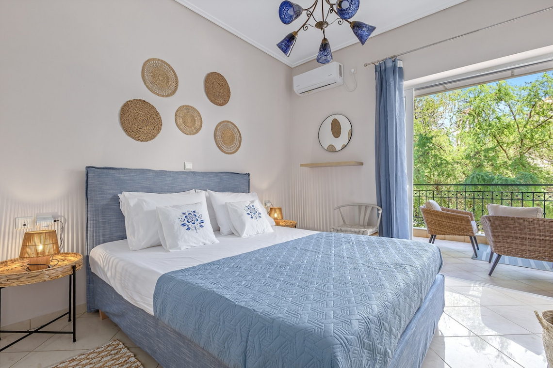 Chalkida Elegant Apartment for 8, 3 min from beach
