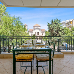 Chalkida Elegant Apartment for 8, 3 min from beach