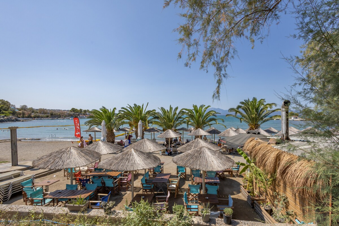 Chalkida Elegant Apartment for 8, 3 min from beach