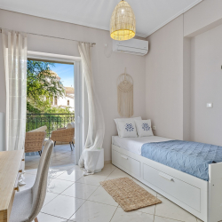 Chalkida Elegant Apartment for 8, 3 min from beach