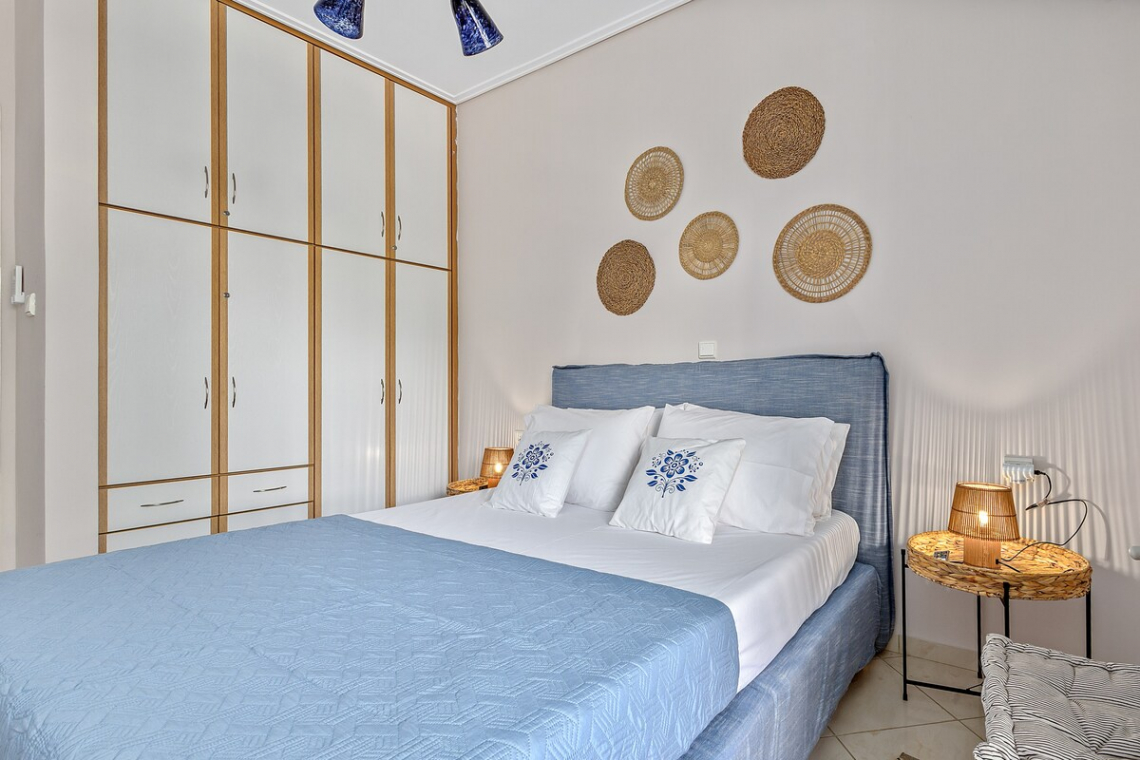 Chalkida Elegant Apartment for 8, 3 min from beach