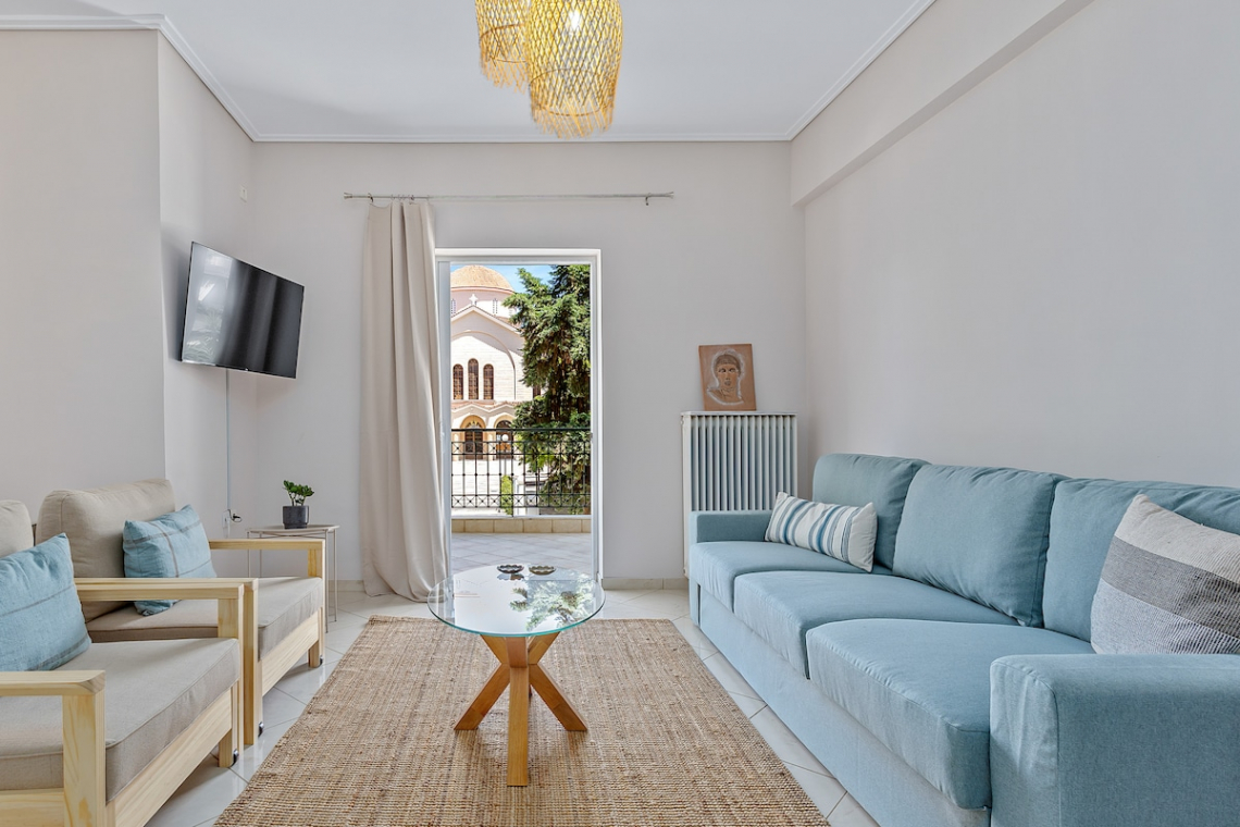 Chalkida Elegant Apartment for 8, 3 min from beach