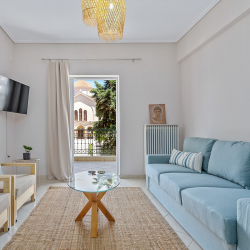 Chalkida Elegant Apartment for 8, 3 min from beach