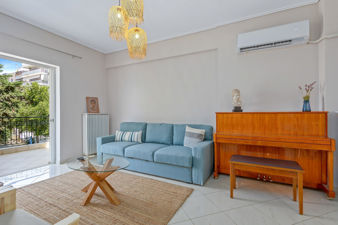 Chalkida Elegant Apartment for 8, 3 min from beach