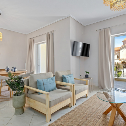 Chalkida Elegant Apartment for 8, 3 min from beach