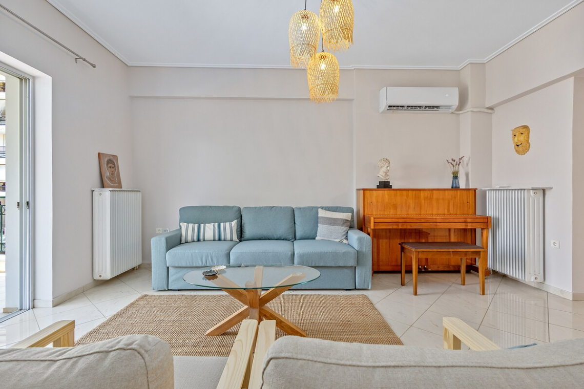 Chalkida Elegant Apartment for 8, 3 min from beach