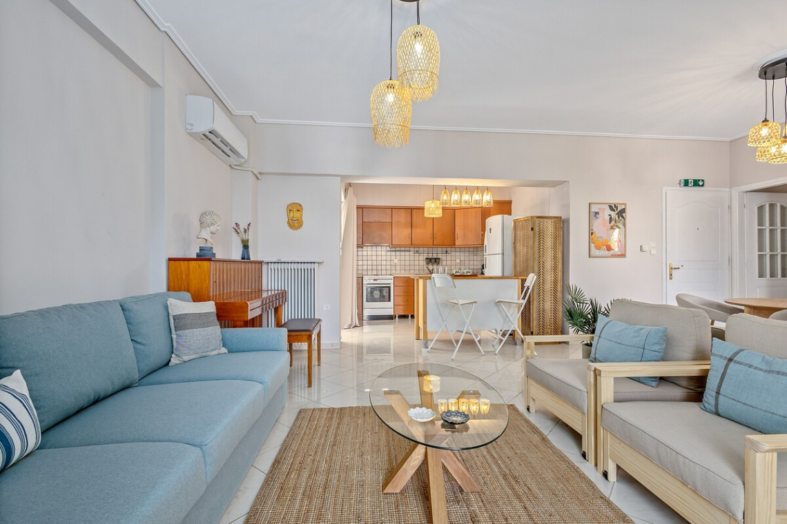 Chalkida Elegant Apartment for 8, 3 min from beach