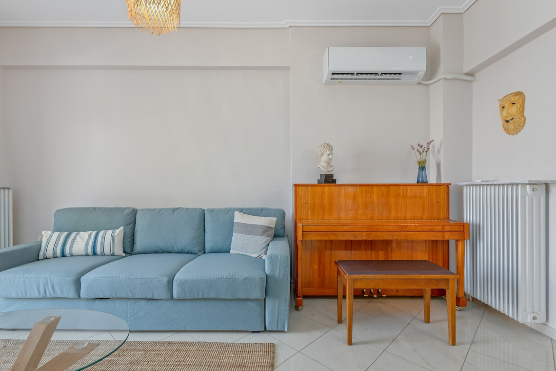 Chalkida Elegant Apartment for 8, 3 min from beach