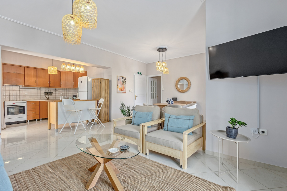 Chalkida Elegant Apartment for 8, 3 min from beach