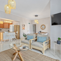 Chalkida Elegant Apartment for 8, 3 min from beach