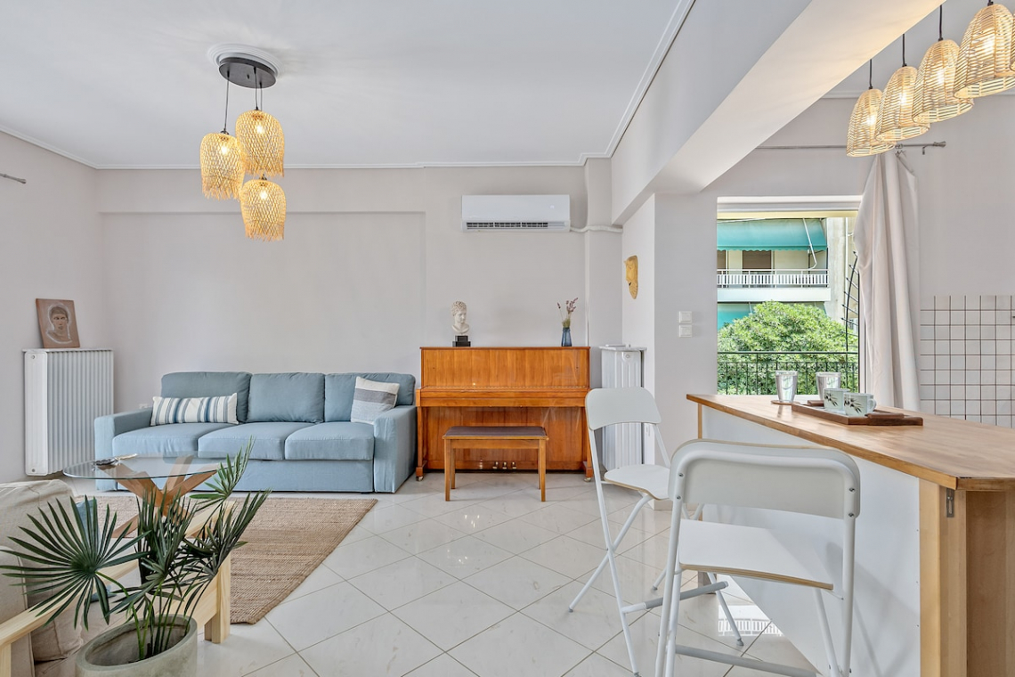 Chalkida Elegant Apartment for 8, 3 min from beach