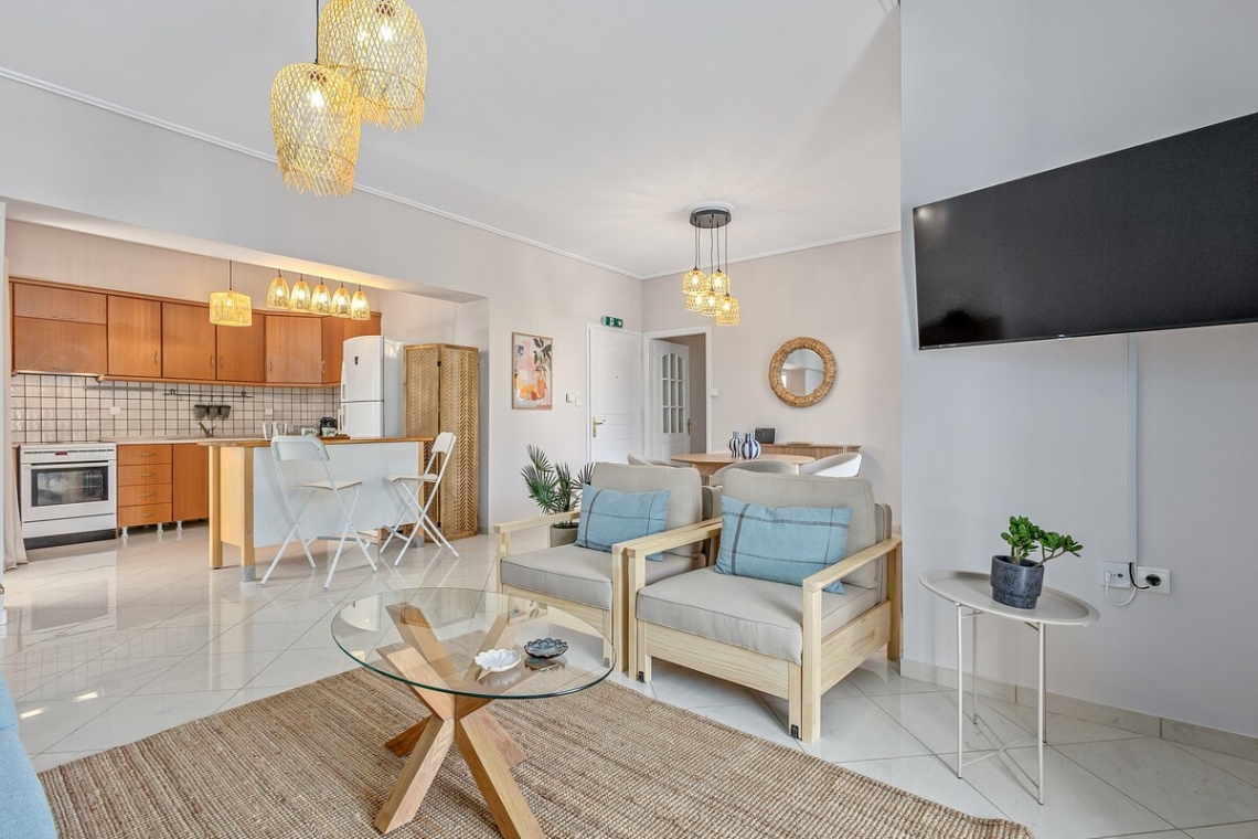 Chalkida Elegant Apartment for 8, 3 min from beach