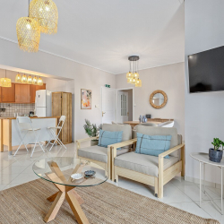 Chalkida Elegant Apartment for 8, 3 min from beach