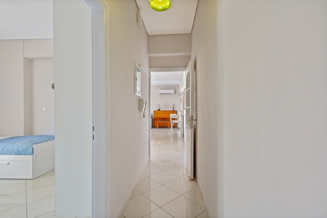 Chalkida Elegant Apartment for 8, 3 min from beach