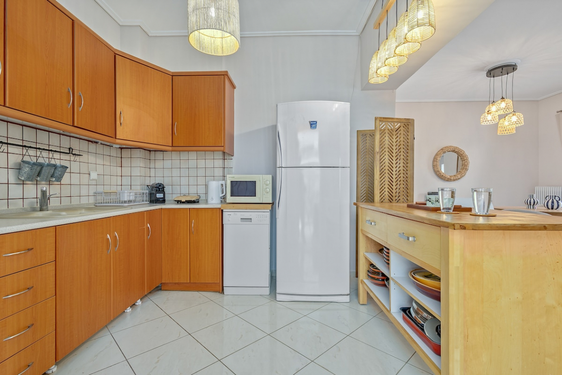 Chalkida Elegant Apartment for 8, 3 min from beach
