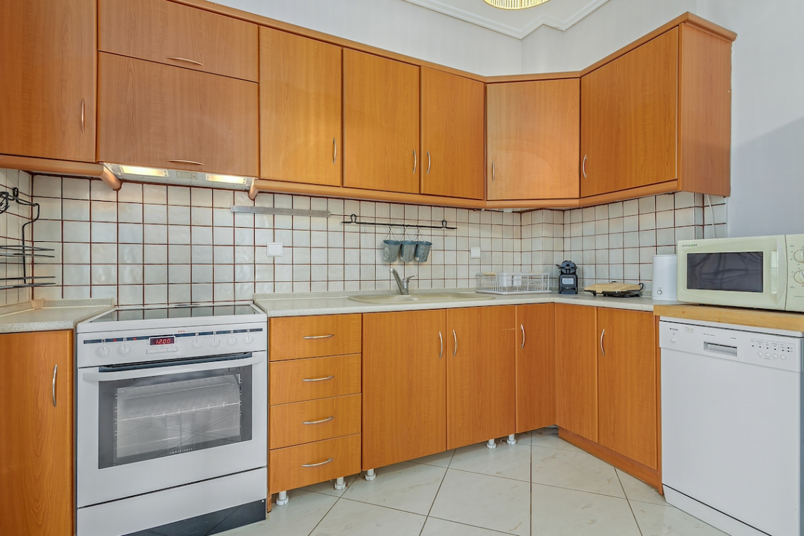 Chalkida Elegant Apartment for 8, 3 min from beach