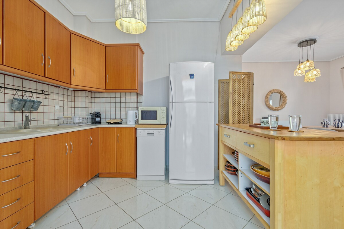 Chalkida Elegant Apartment for 8, 3 min from beach