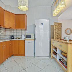 Chalkida Elegant Apartment for 8, 3 min from beach