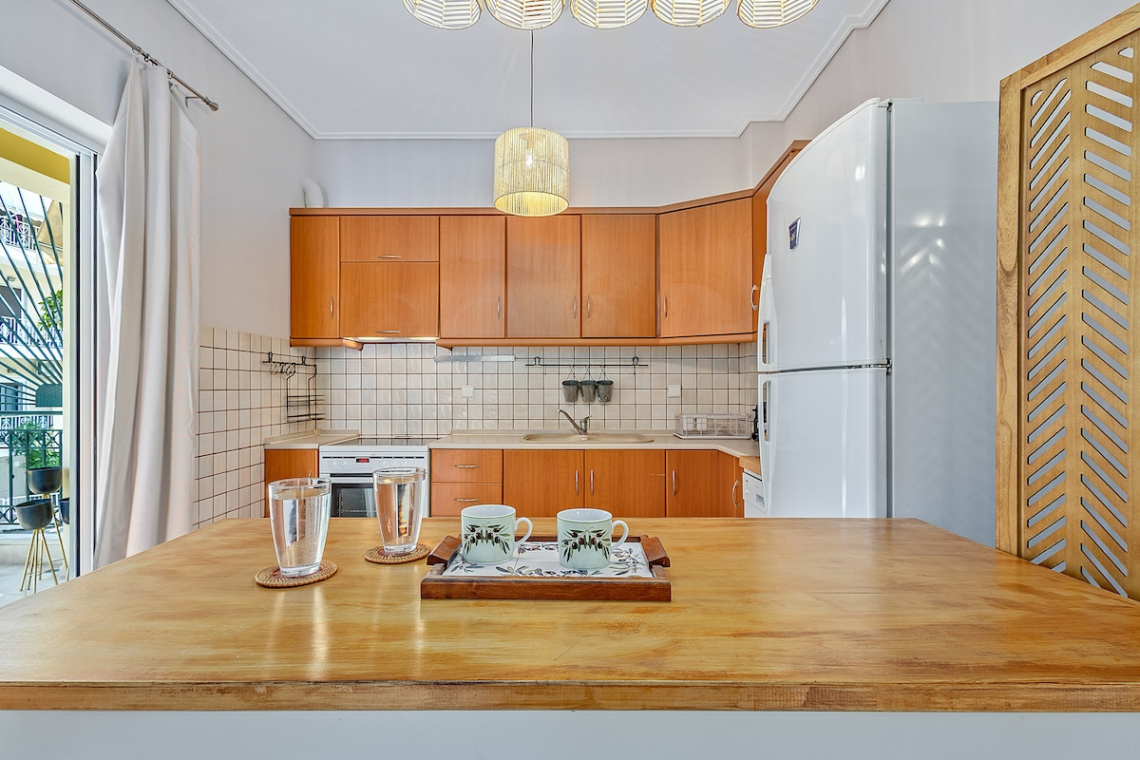 Chalkida Elegant Apartment for 8, 3 min from beach