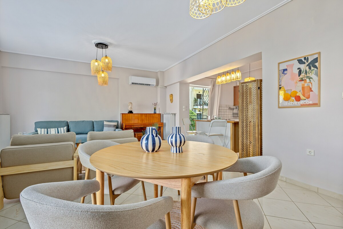 Chalkida Elegant Apartment for 8, 3 min from beach