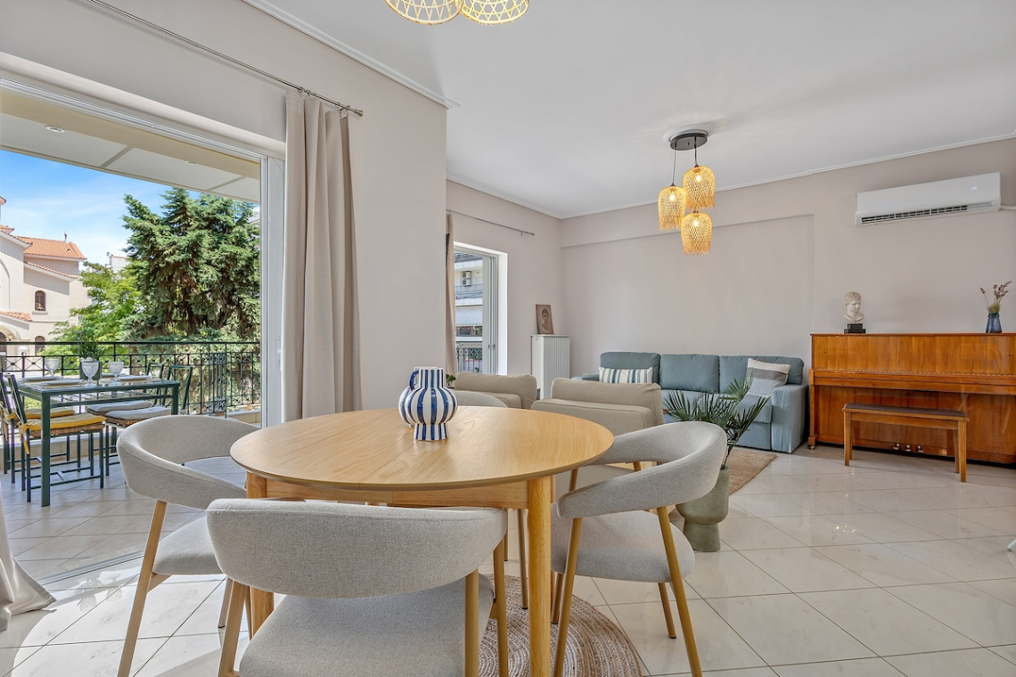 Chalkida Elegant Apartment for 8, 3 min from beach