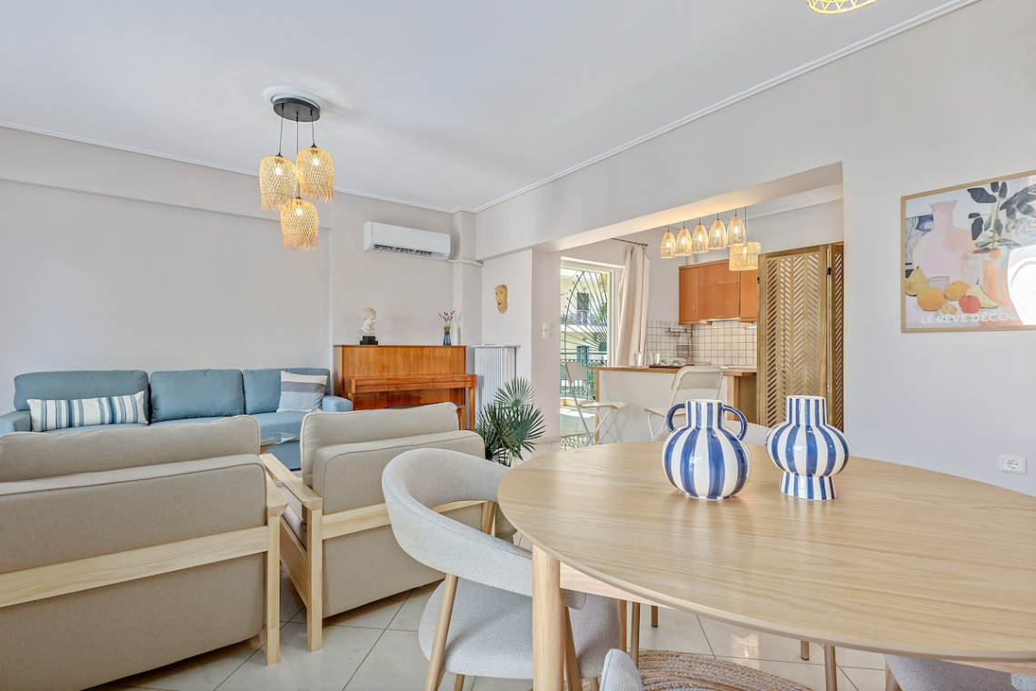 Chalkida Elegant Apartment for 8, 3 min from beach
