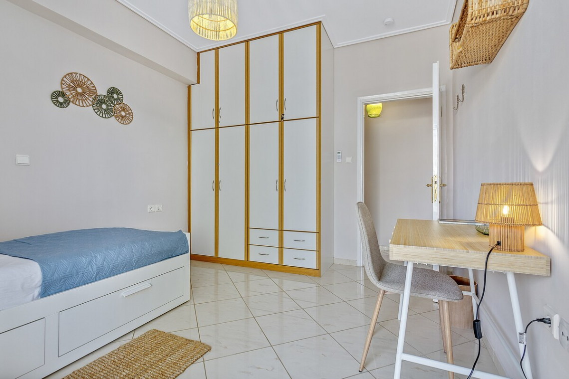 Chalkida Elegant Apartment for 8, 3 min from beach