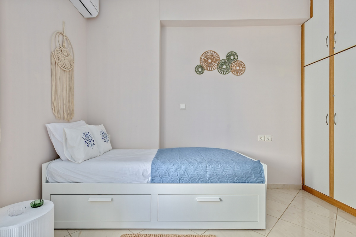Chalkida Elegant Apartment for 8, 3 min from beach
