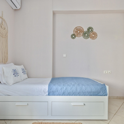 Chalkida Elegant Apartment for 8, 3 min from beach