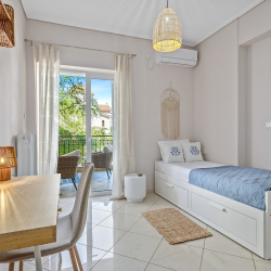 Chalkida Elegant Apartment for 8, 3 min from beach