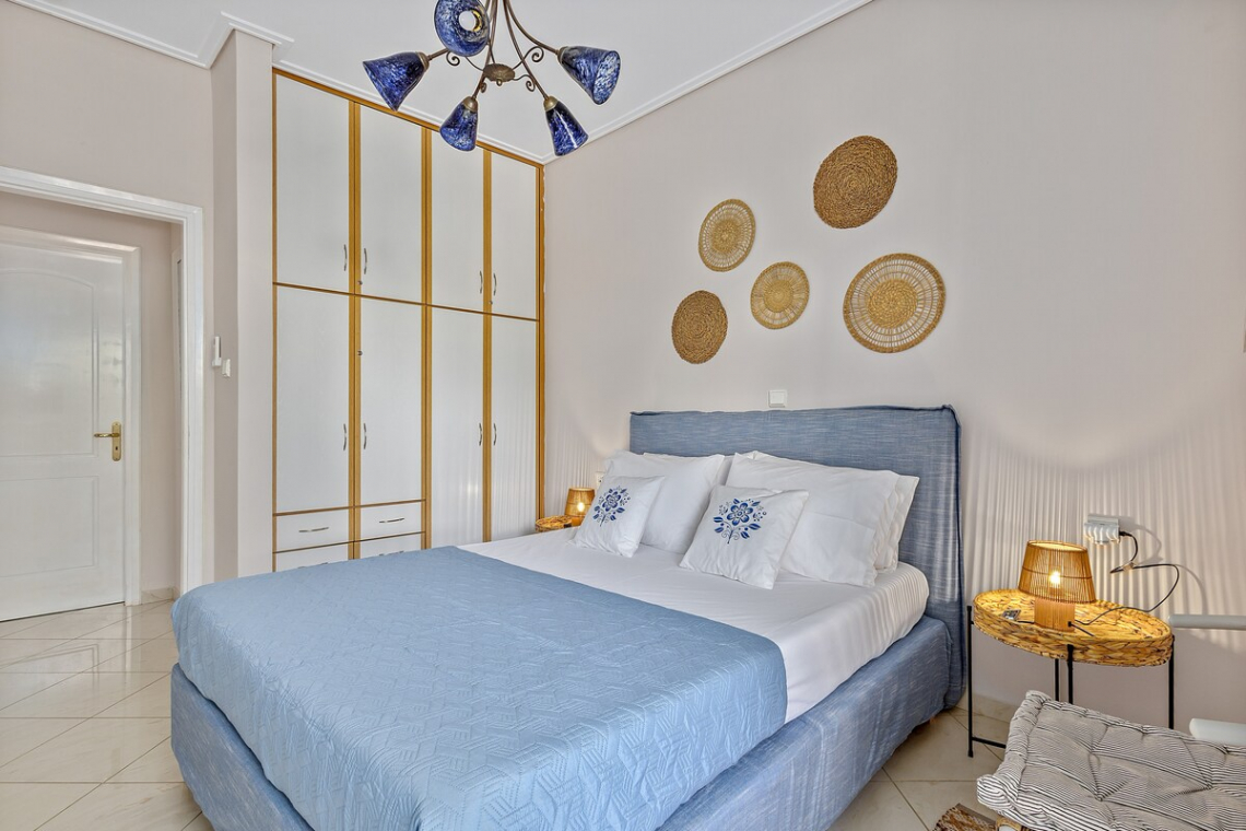 Chalkida Elegant Apartment for 8, 3 min from beach