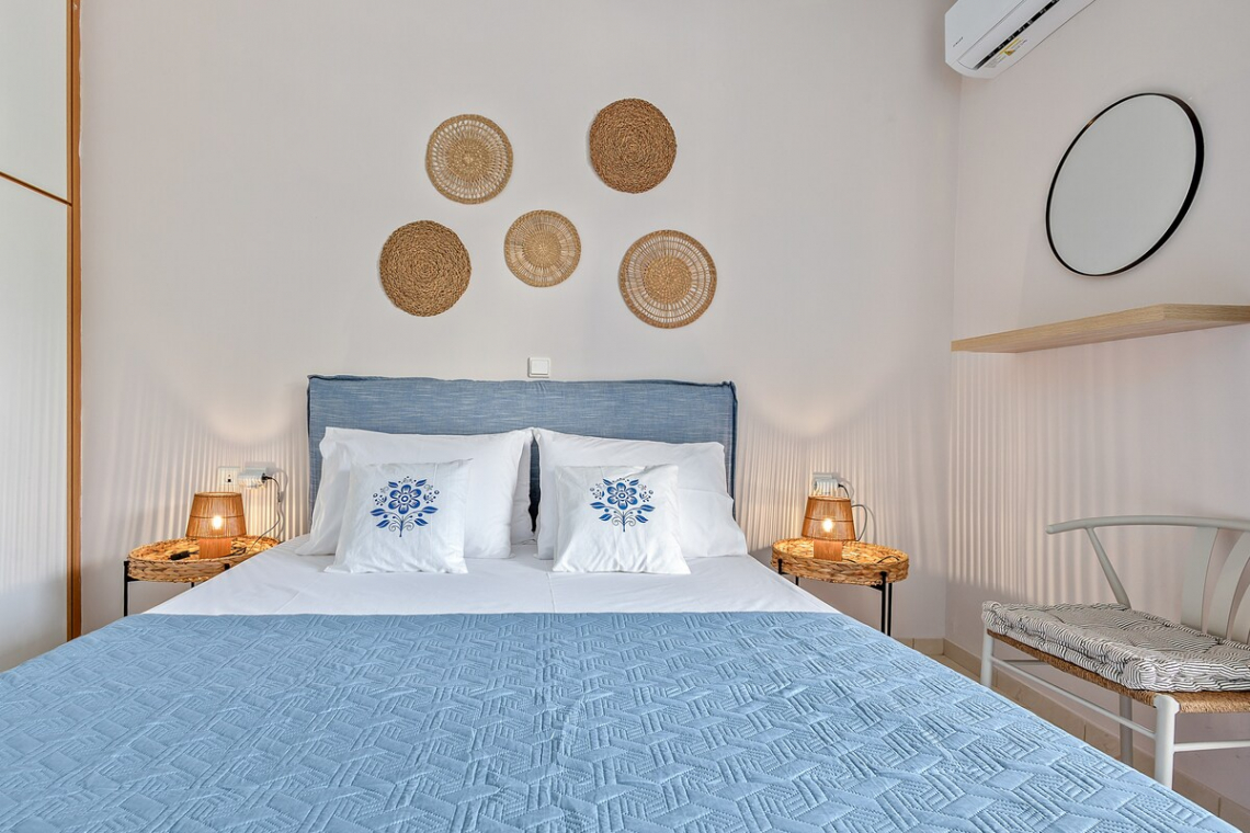 Chalkida Elegant Apartment for 8, 3 min from beach