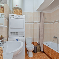 Chalkida Elegant Apartment for 8, 3 min from beach