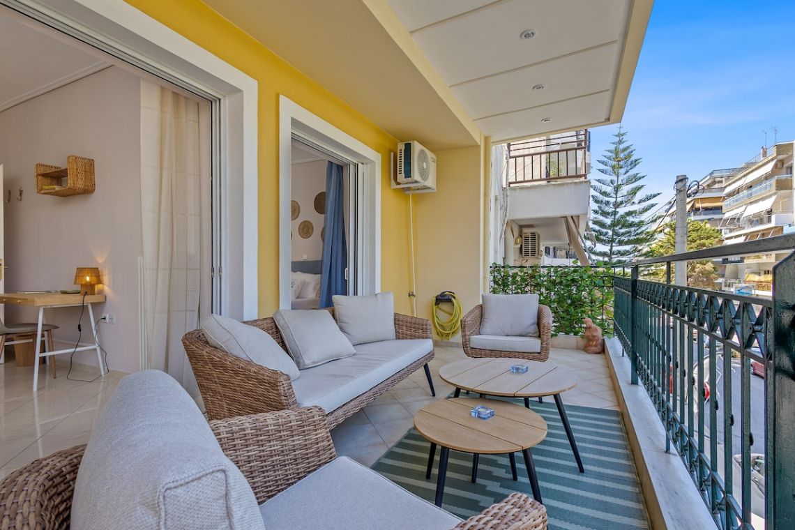 Chalkida Elegant Apartment for 8, 3 min from beach