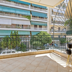 Chalkida Elegant Apartment for 8, 3 min from beach